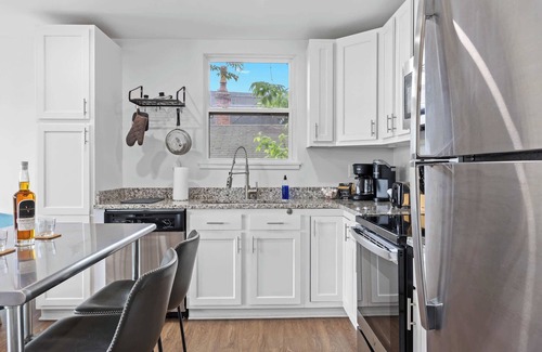 Phoenix Hill Apartment | 2-UNIT Eco Container Stay for Couples & Small Fam!