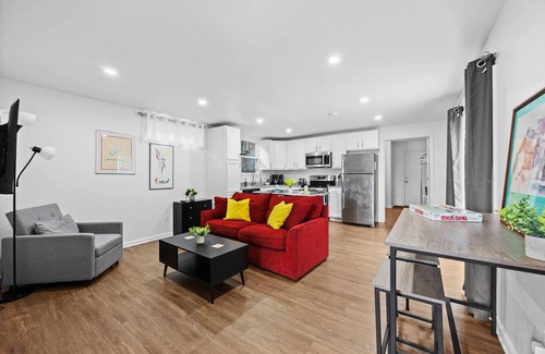 Phoenix Hill Apartment | 2-UNIT Eco Container Stay for Couples & Small Fam!