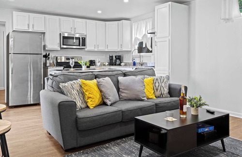Phoenix Hill Apartment | 2-Unit Work Friendly Stay | Near Breweries & NuLu!