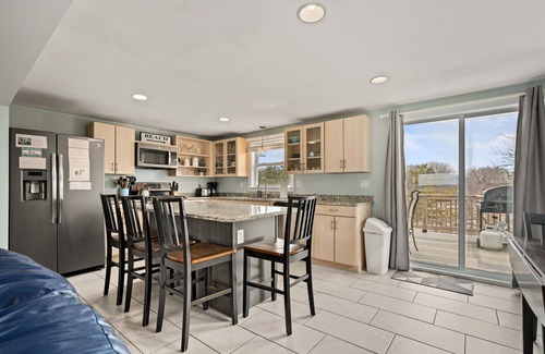 Newbury House | 2 Units/6BR, Pet Friendly-Large Yard-Walk to Beach-Fire Pit-40 Min to Salem, MA