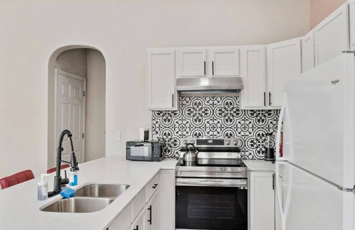 Herron Morton House | 2 Units Combined| 5BR| 2 Living Rooms | 2 Kitchens