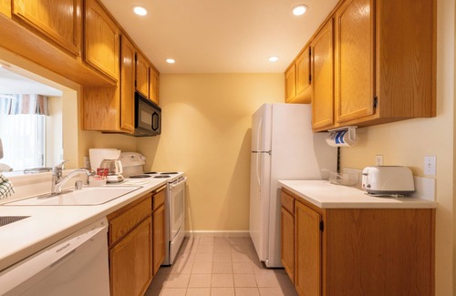 San Diego Country Estates Hotel | 2 Units | Full Kitchens & Parking | Pool & Balcony