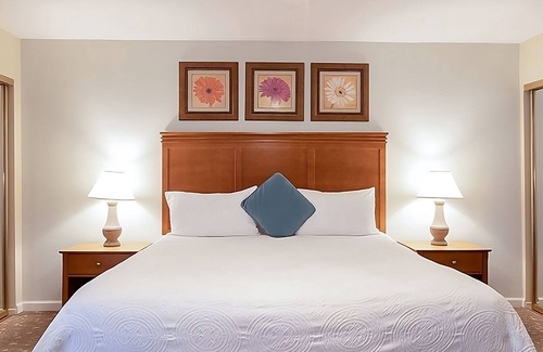 San Diego Country Estates Hotel | 2 Units | Full Kitchens & Parking | Pool & Balcony