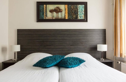 De Bult House | 2 Units Lakeview Close to Giethoorn Excursions & Wetland Trail