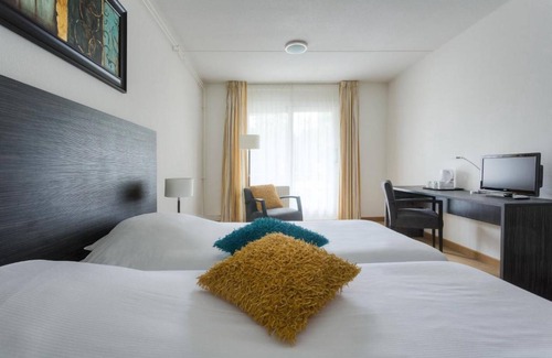 De Bult House | 2 Units Lakeview Close to Giethoorn Excursions & Wetland Trail