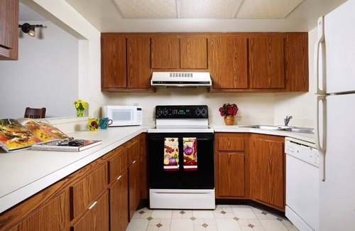 Moorings Hotel | 2 Units | Naples Stay | Near 9th St N & Local Spots