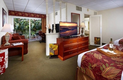 Moorings Hotel | 2 Units | Naples Stay | Near 9th St N Attractions and Shopping Spots