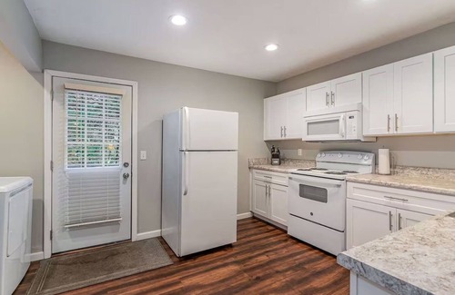 Nashville Condo | 2 Units - Sleeps 16 - Mins. to Downtown/Airport