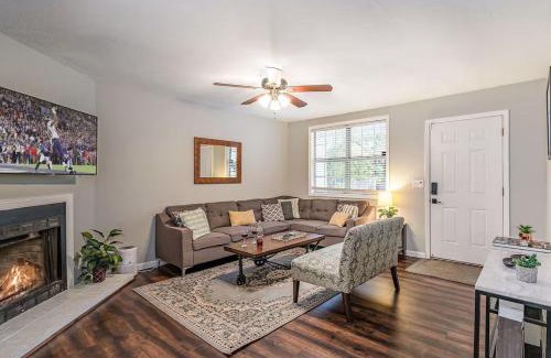 Nashville Apartment | 2 Units, Sleeps 16, Mins to Downtown - Airport