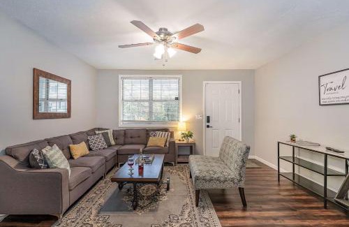 Nashville Apartment | 2 Units, Sleeps 16, Mins to Downtown - Airport