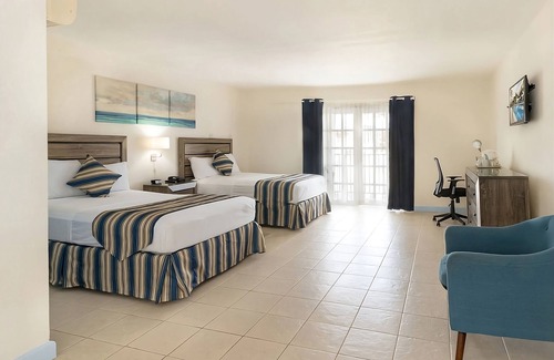 St. Lawrence Gap Hotel | 2 Upscale Unit! Surfing Break at Bathsheba! FREE Parking, w/Swimming Pool!