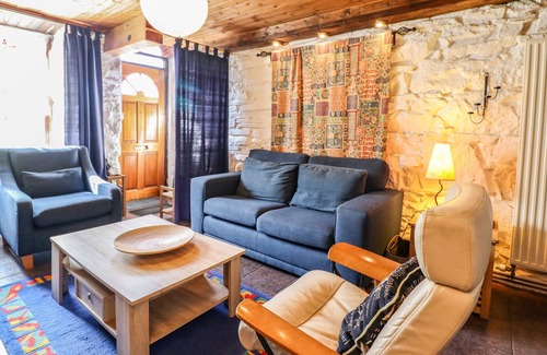 Manod Cottage | 2 WATERLOO COTTAGE, pet friendly in Blaenau Ffestiniog