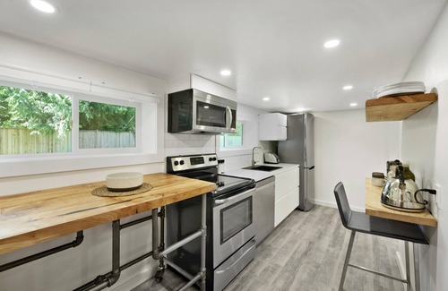 Wilson Creek House | 2 Waters retreat, cabin and wet-weather spa (close to beach).
