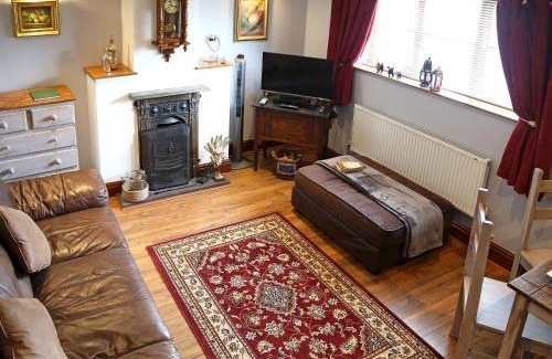 Blakeney House | 2 West Cottage