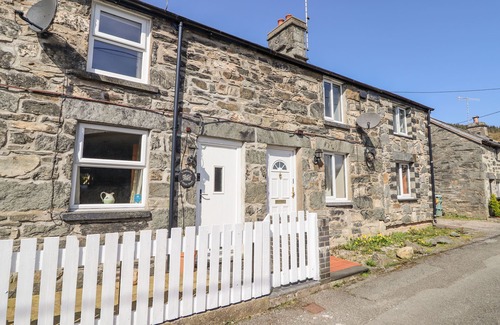 Penmachno Cottage | 2 WHITE STREET, pet friendly, character holiday cottage in Penmachno