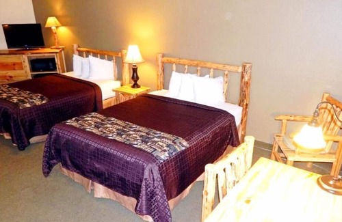 Ponderay Hotel | 2 x 2 Queen Beds with Living Room at FairBridge Inn & Suites Sandpoint