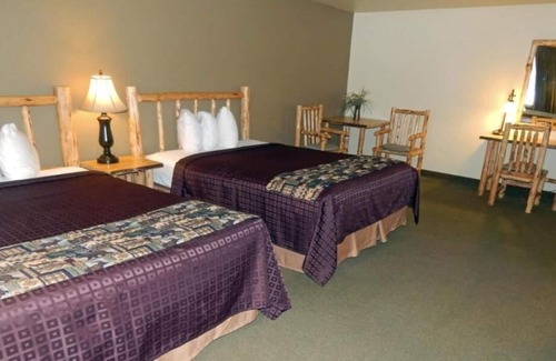 Ponderay Hotel | 2 x 2 Queen Beds with Living Room at FairBridge Inn & Suites Sandpoint