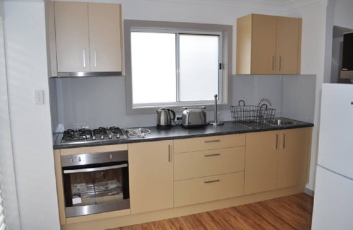 Frenchs Forest House | 2 x Bedroom House with private entrance.