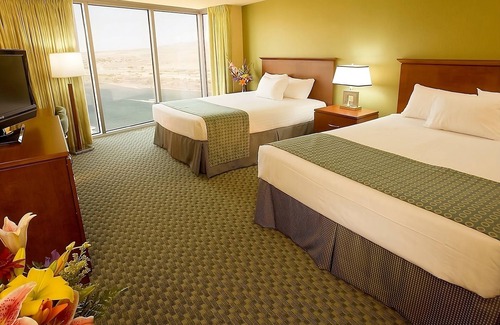 Laughlin Hotel | 2 x Riverview Room - 2 Queens at Aquarius Casino Resort