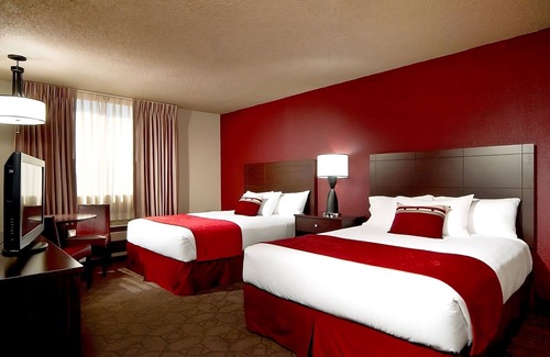 Laughlin Hotel | 2 x Sedona Queen Smoking Room at Edgewater Casino Resort