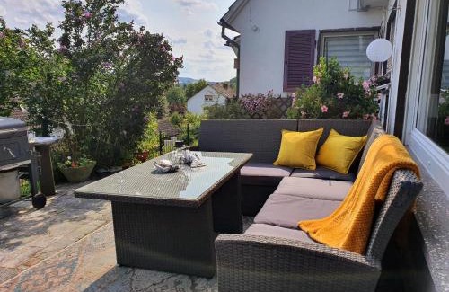 Ortenberg Apartment | 2 Zimmer Domizil am Südhang mit Terrasse und Pool