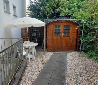 Bad Vilbel Apartment | 2-Zimmerwohnung, 80qm mit Terrasse und großem Garten bei Frankfurt am Main