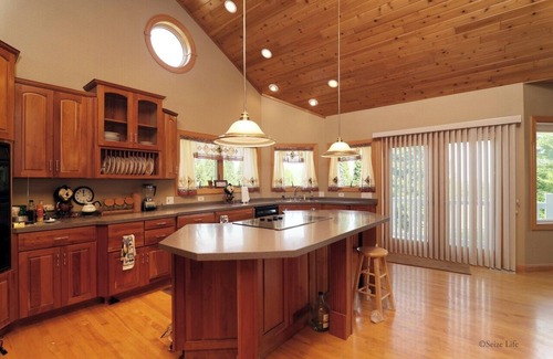 Marengo House | 20-acre Private Family Farmhouse with Event Barn, Private Fishing Pond, and Pool