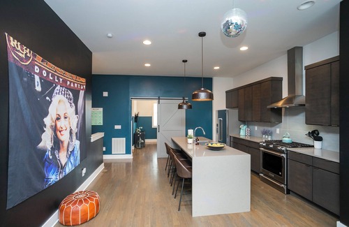 Nashville House | 20 🛌 BEDS | 🏡 🏡 2 SIDE BY SIDE | LARGE ​🎉 CELEBRATIONS |🌃 VIEWS| POOL 🎱