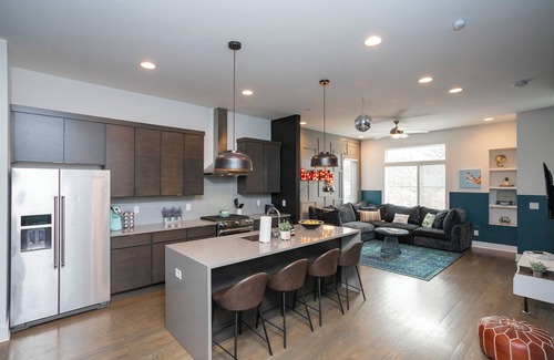 Nashville House | 20 🛌 BEDS | 🏡 🏡 2 SIDE BY SIDE | LARGE ​🎉 CELEBRATIONS |🌃 VIEWS| POOL 🎱
