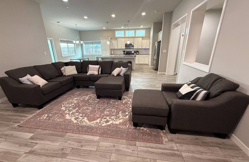 Pumpkin Center House | 20 Beds Pool Spacious 5BR Home for Big Groups, Teams, or Crews