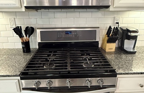 Pumpkin Center House | 20 Beds Pool Spacious 5BR Home for Big Groups, Teams, or Crews