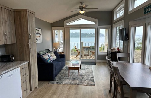 Regional District of Mount Waddington Cottage | 20 - Chinook Cottage By The Sea at Alder Bay
