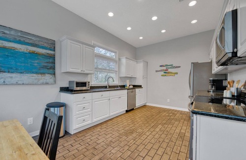 Dune Allen Beach House | 20 ft to Private Beach ☀️ 6 Chairs & Wagon, Carriage House Incl. ☀️ 30A
