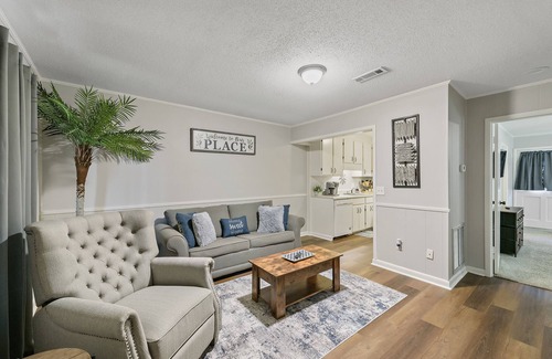 Enterprise Apartment | 20 Green Acres Apartment