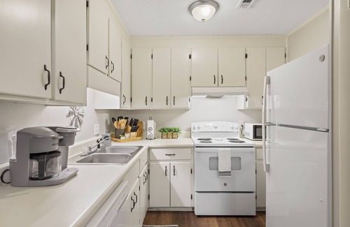 Enterprise Apartment | 20 Green Acres Apartment