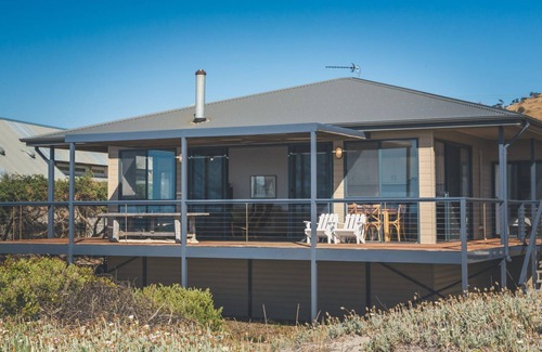 Normanville House | 20 Lady Bay Road Normanville