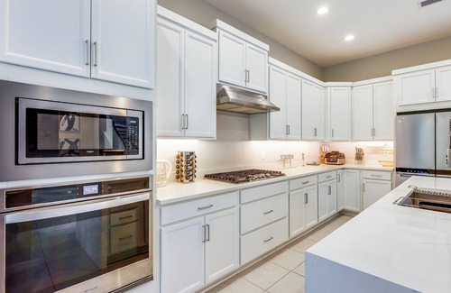 Southside House | < 20 Mi to JAX Beach + Game Days: Upscale Retreat