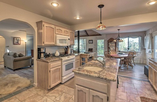Shingletown Cottage | 20 Mi to Lassen Park: Chateau w/Mt Shasta View!