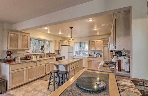 Shingletown Cottage | 20 Mi to Lassen Park: Chateau w/Mt Shasta View!