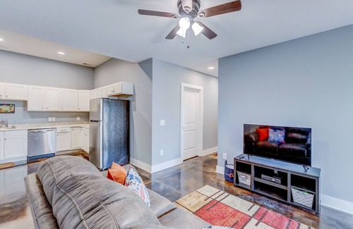 Goodlettsville House | 20 min to Nashville! 3000 sq ft. Peaceful setting! Beautiful views! Sleeps 16!
