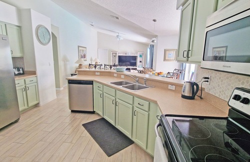 Orange Tree Villa | 20 mins Disney, Secluded Pool & Spa, Games Room, WiFi, Spacious, Good for Groups