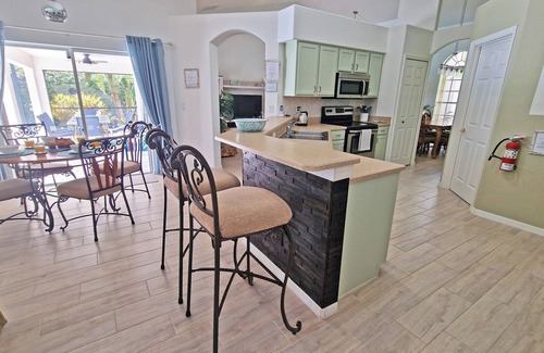 Orange Tree Villa | 20 mins Disney, Secluded Pool & Spa, Games Room, WiFi, Spacious, Good for Groups