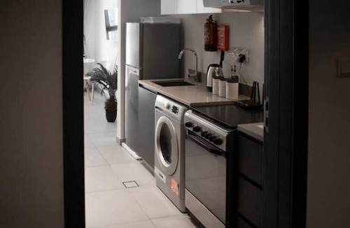 Sharjah Apartment | 20 Mins drive to Dubai International Airportn