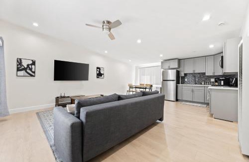 Zaferia Apartment | 20 mins to Disneyland and Convention Centers