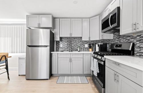 Zaferia Apartment | 20 mins to Disneyland and Convention Centers