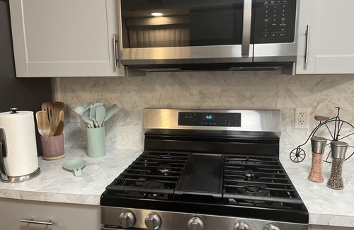 Warren House | 20 mins to dt Detroit, 4 miles to GM Tech Center, 15 mins to LK Saint Clair
