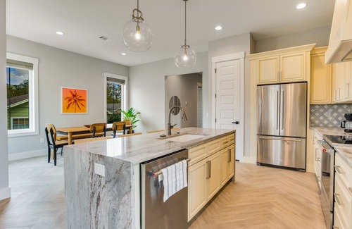 Tradewinds House | 20 mins to Pensacola Beach, Modern Amenities