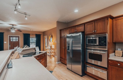 Harrison House | 20 mins to Ponca, 20 mins to Harrison, Sleeps 10 - HOT TUB!