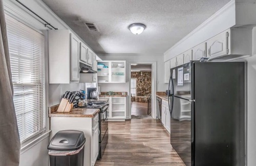 Ellendale House | 20 Minutes from Downtown - Blues City Retreat
