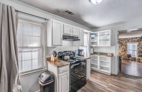 Ellendale House | 20 Minutes from Downtown - Blues City Retreat